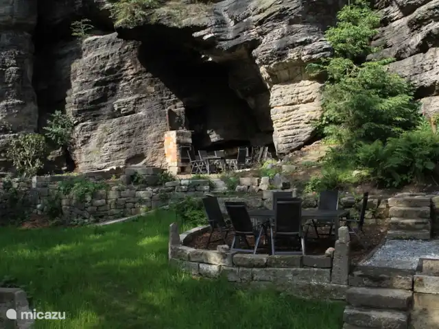 Felsenkeller Bielatal Berthablick | Allemagne, Saxe, Rosenthal-Bielatal - appartement Les deux terrasses à gauche de la maison