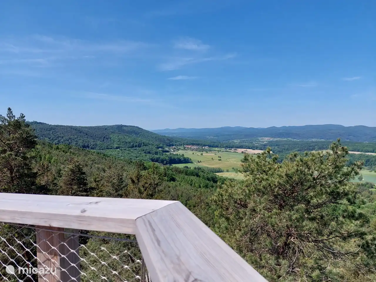 Uitzicht op het dal van Pfaffenbronn vanaf Chemin des Cimes Alsace in Drachenbronn
