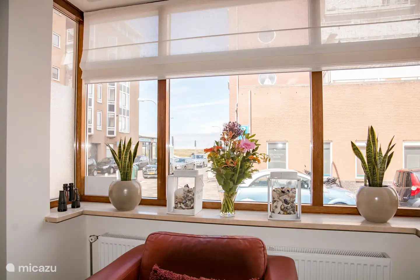 Blick vom Wohnzimmer auf den Boulevard