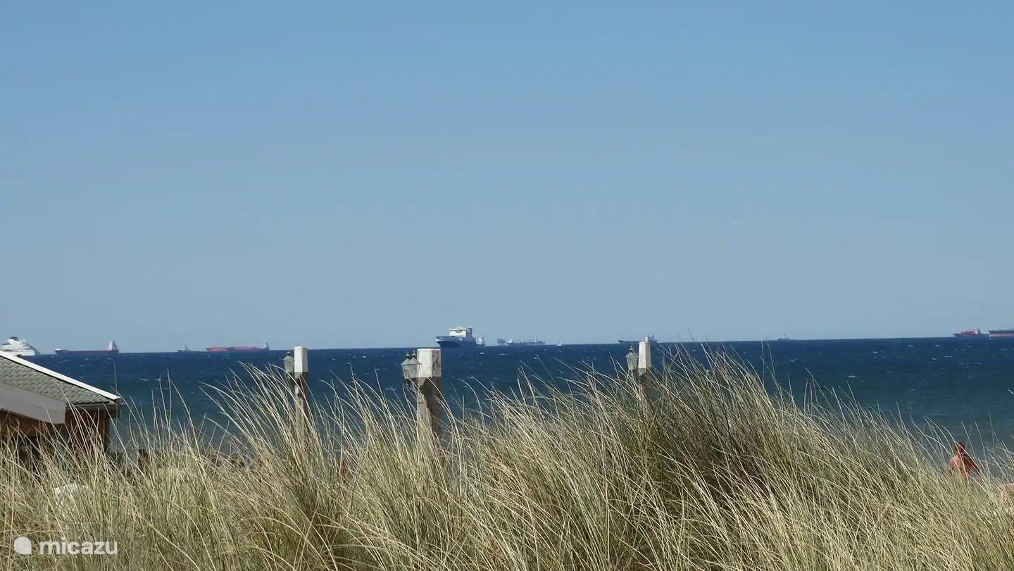 Schiffe vor der Küste von Katwijk