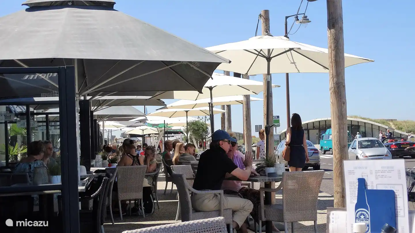 Terrassen um die Ecke vom Ferienhaus