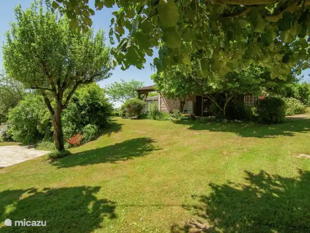 La Grange Imperiale en Francia, Dordoña, Salagnac - casa vacacional el jardín