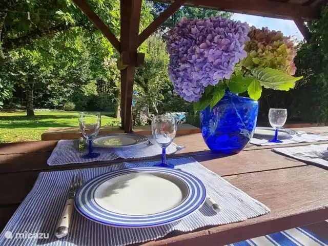 La Grange Imperiale en Francia, Dordoña, Salagnac - casa vacacional agradable comedor al aire libre