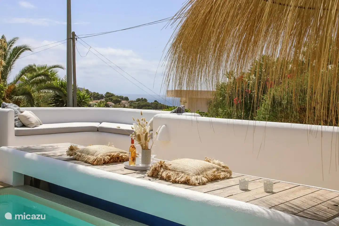 Canapé lounge avec vue sur la mer