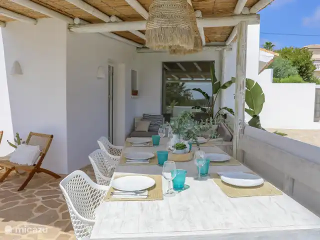 Villa Amigi en España, Costa Blanca, Moraira - villa Amplia mesa de comedor con vista al mar.