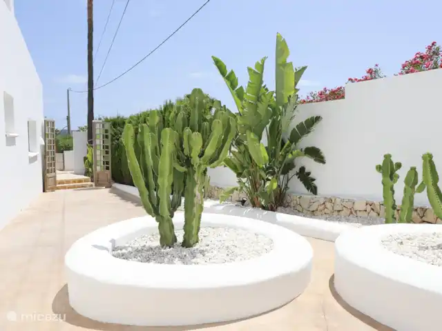 Villa Amigi en España, Costa Blanca, Moraira - villa Entrada por el lado de la calle