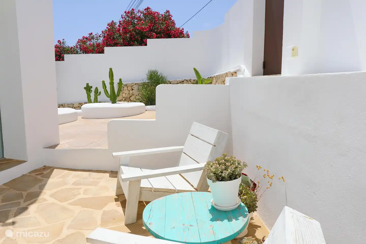 Terrasse séparée côté rue