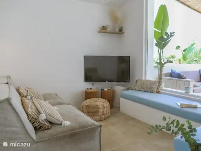 Villa Amigi en España, Costa Blanca, Moraira - villa Acogedora y acogedora sala de estar con televisión inteligente.