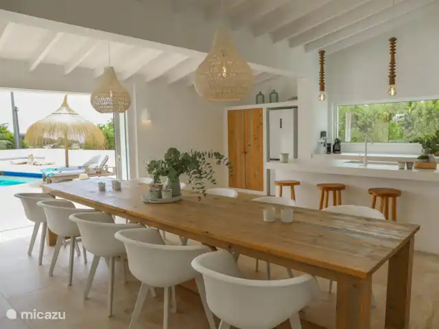 Villa Amigi en España, Costa Blanca, Moraira - villa La vida interior y exterior se entrelazan gracias a la ventana corredera que desaparece por completo en la pared.