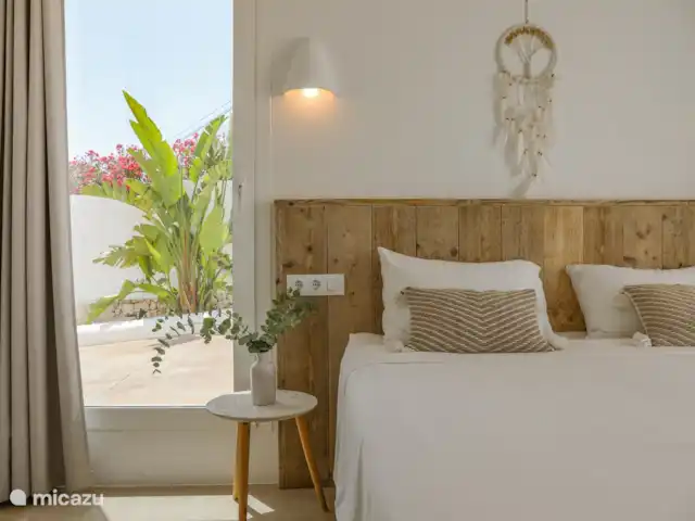 Villa Amigi en España, Costa Blanca, Moraira - villa Dormitorio principal con acceso a la terraza en el lado de la calle