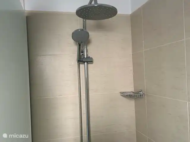 Villa Yavoni, met privé zwembad  huren in Griekenland, Kreta, Loutra - villa Inloopdouche met regen/stortdouche en handdouche.