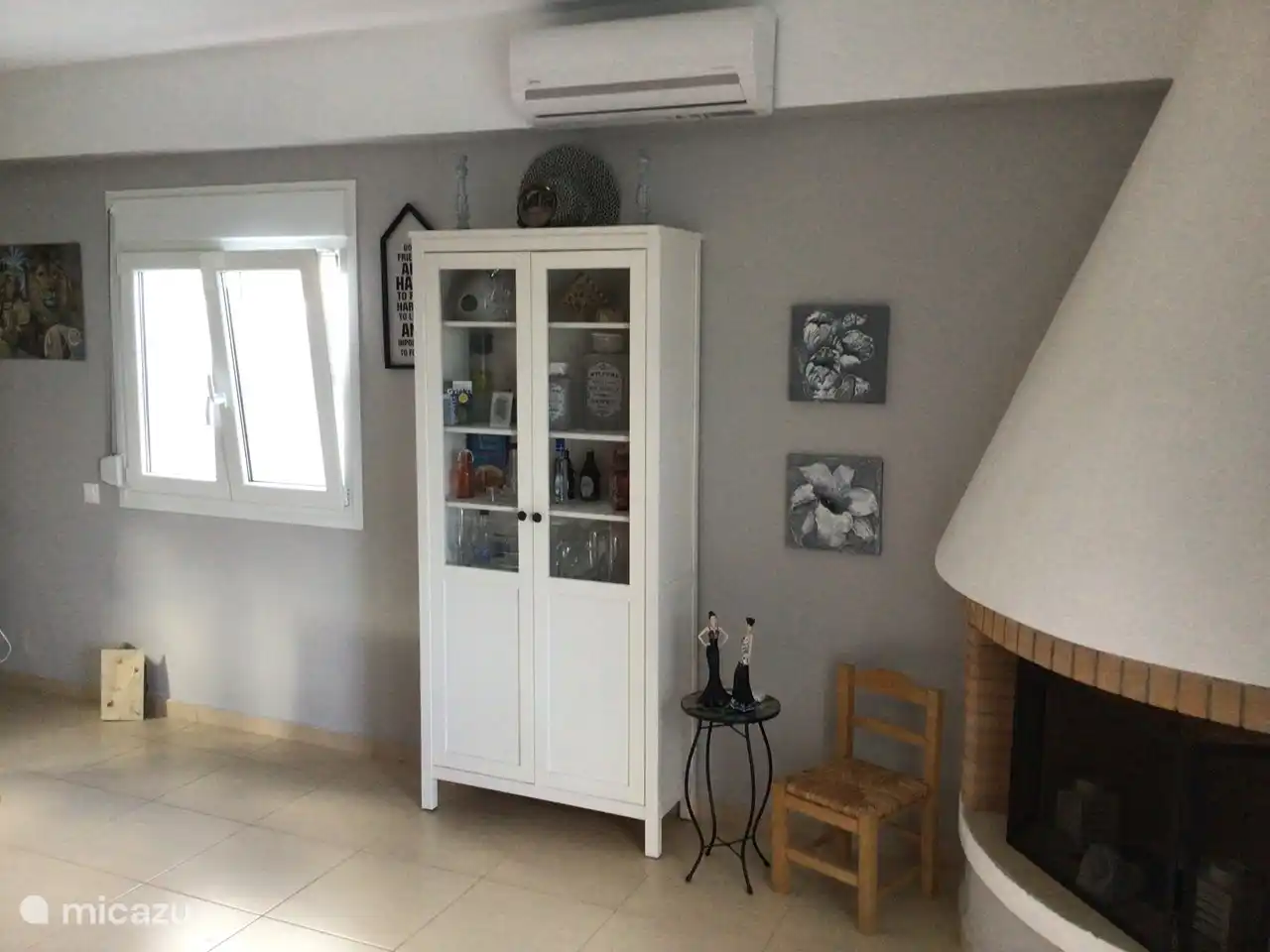 Display cabinet and fireplace seen from the terrace.