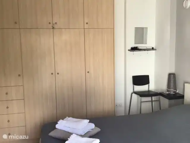 Villa Yavoni, met privé zwembad  huren in Griekenland, Kreta, Loutra - villa Slaapkamer 1 heeft ook een hele grote linnenkast met heel veel bergruimte.