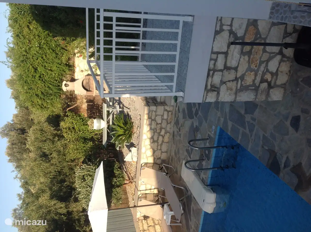 View from the terrace to the garden with the BBQ