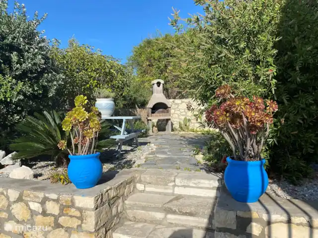 Villa Yavoni, met privé zwembad  huren in Griekenland, Kreta, Loutra - villa BBQ pad en richting de 20 meter zijtuin