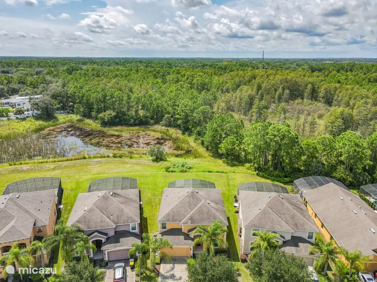 vue plongeante sur la villa avec une vue étendue sur la réserve naturelle