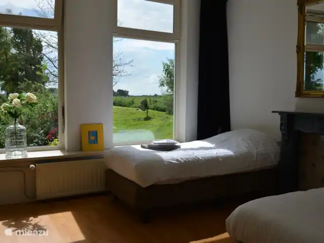 Vue dégagée | Pays-Bas, Frise, Warten - maison de vacances Chambre 2, vue sur l'étang de baignade, rez-de-chaussée