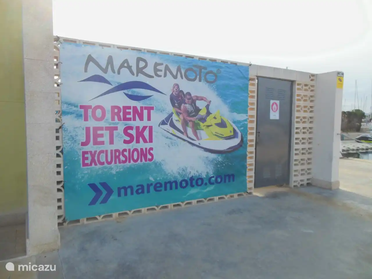 Der Hafen von Denia. Jetski-Verleih.