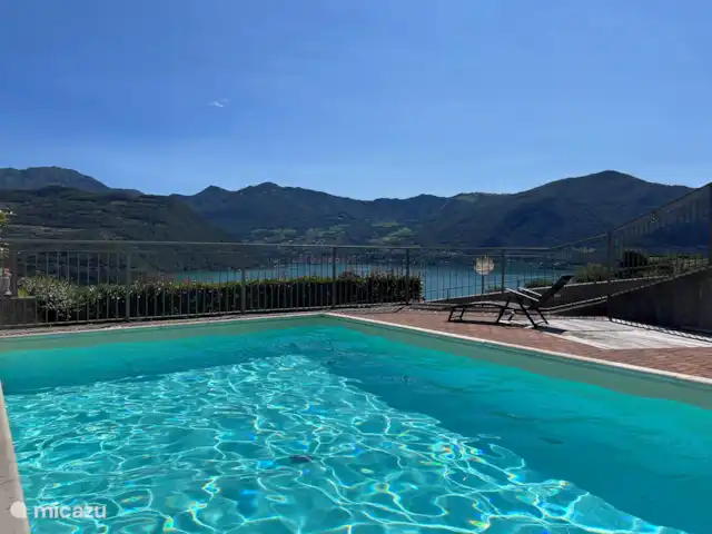 Casa Moia : Luxe, Piscine, Tranquillité ★★★★★ | Italie, Lacs italiens , Tavernola Bergamasca - maison de vacances Profitez de la belle vue depuis la piscine !