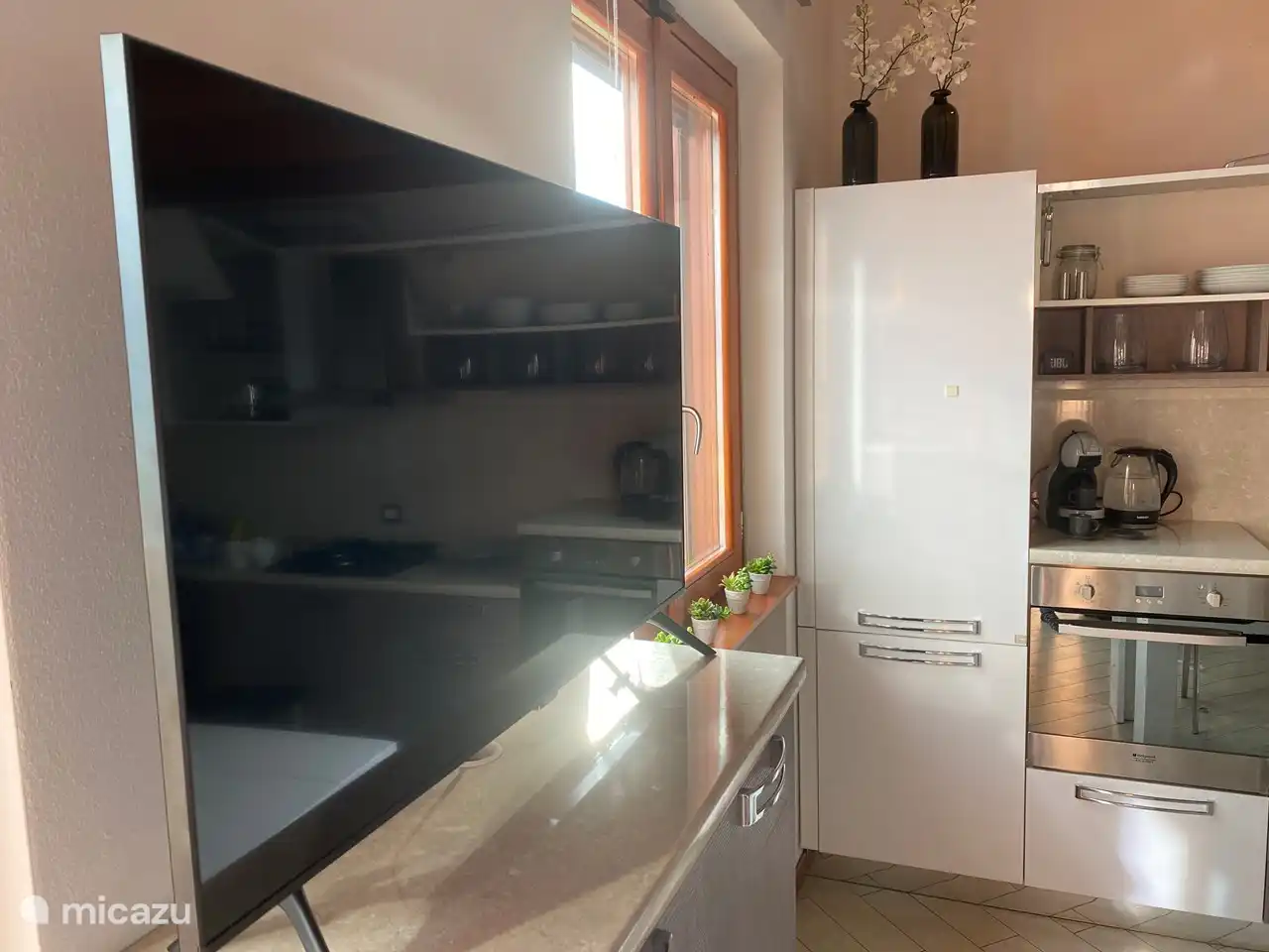 Samsung Smart TV grande con Google Chromecast (transmisión desde YouTube, Netflix, etc.)