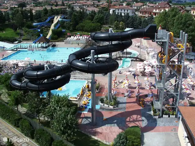 Casa Moia : Luxe, Piscine, Tranquillité ★★★★★ | Italie, Lacs italiens , Tavernola Bergamasca - maison de vacances Aqua Splash Franciacorta, à 20 km de Casa Moia. 700 mètres de toboggans !