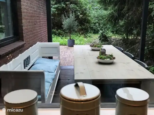 Scholekster huren in Nederland, Overijssel, Ommen - vakantiehuis Uitzicht vanaf keuken naar overdekt terras