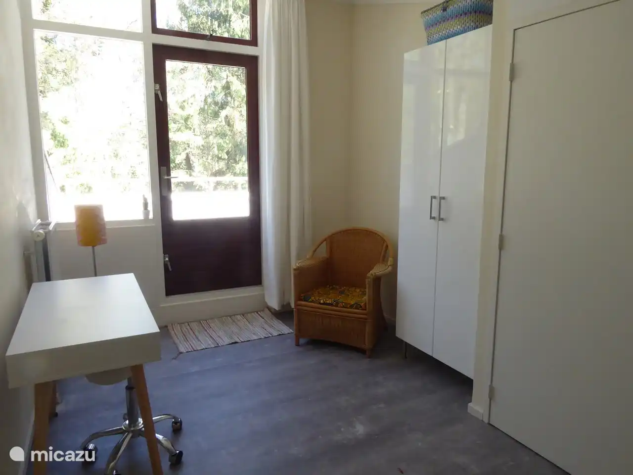 ventanas a la azotea del dormitorio superior