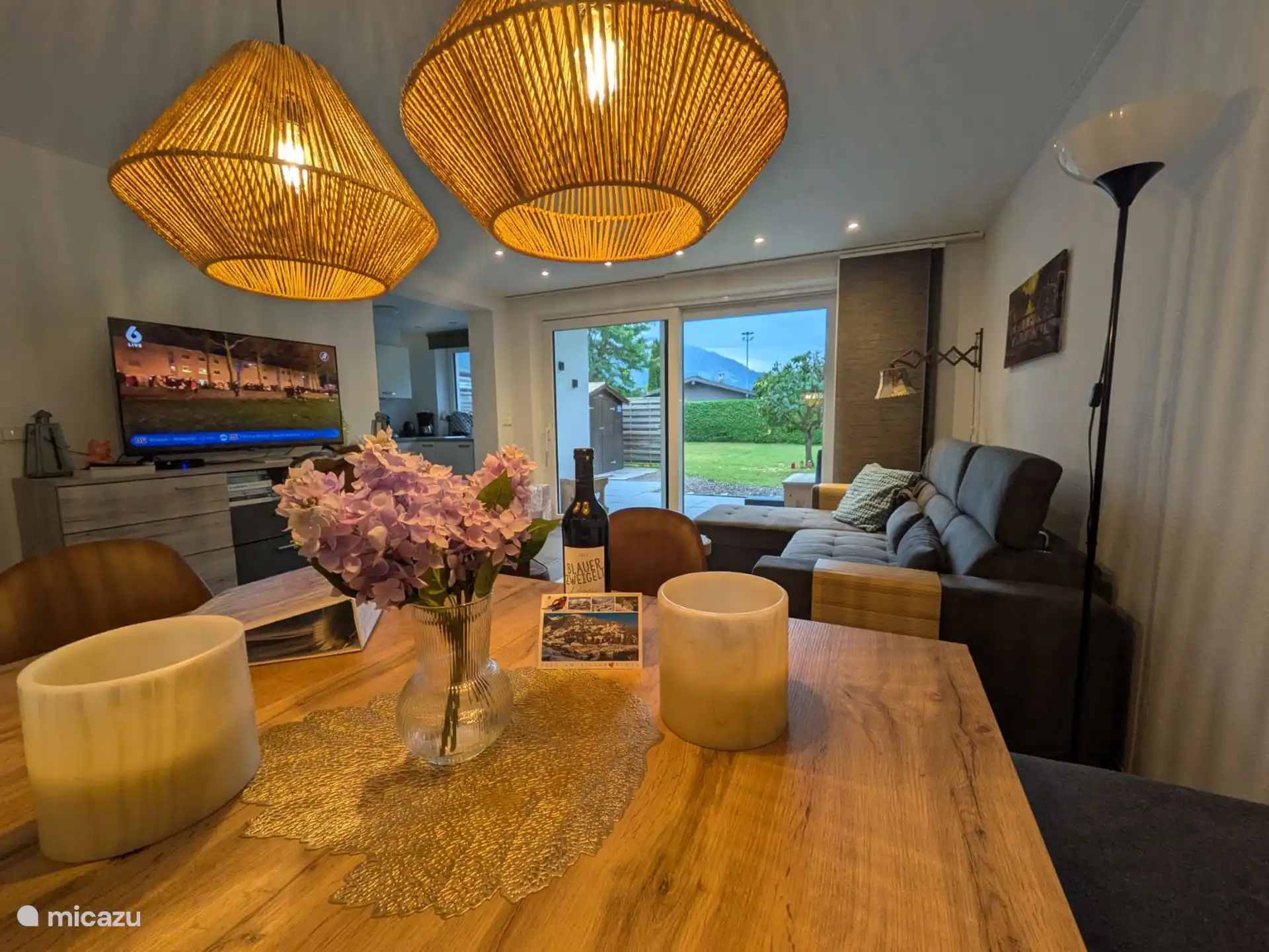 Vista del jardín desde la mesa del comedor