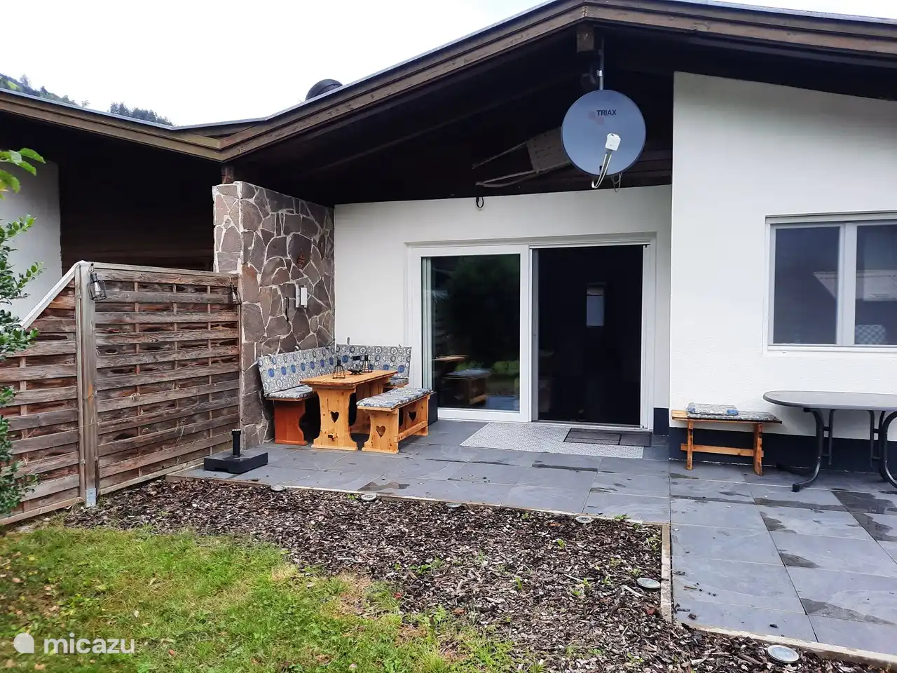 Jardín con juego de jardín y juego de salón 