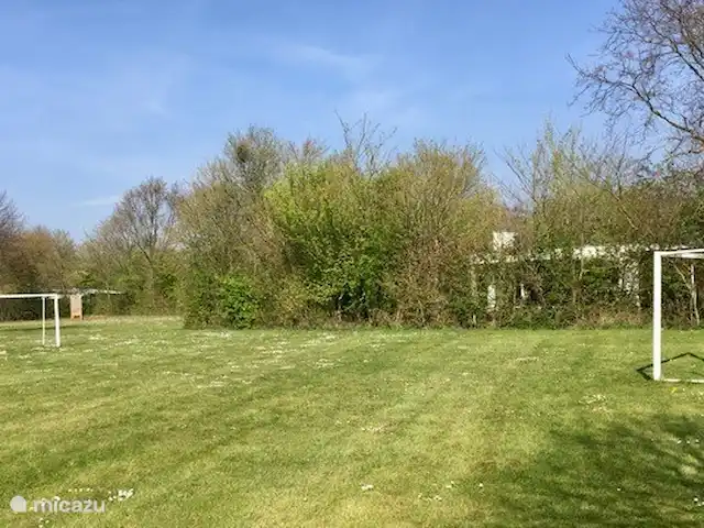 Bungalow Zélande | Pays-Bas, Zélande, Kamperland - maison de vacances Aire de jeux derrière la maison. Apportez une balle!