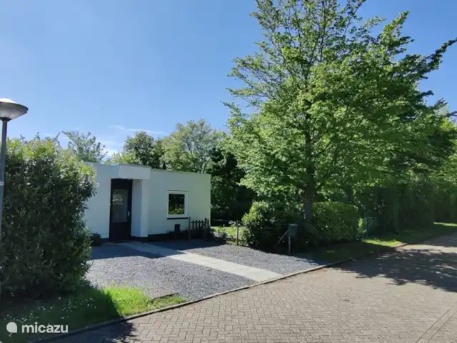 Bungalow Zélande | Pays-Bas, Zélande, Kamperland - maison de vacances Sur le côté de la maison, il y a de la place pour ranger un bateau.