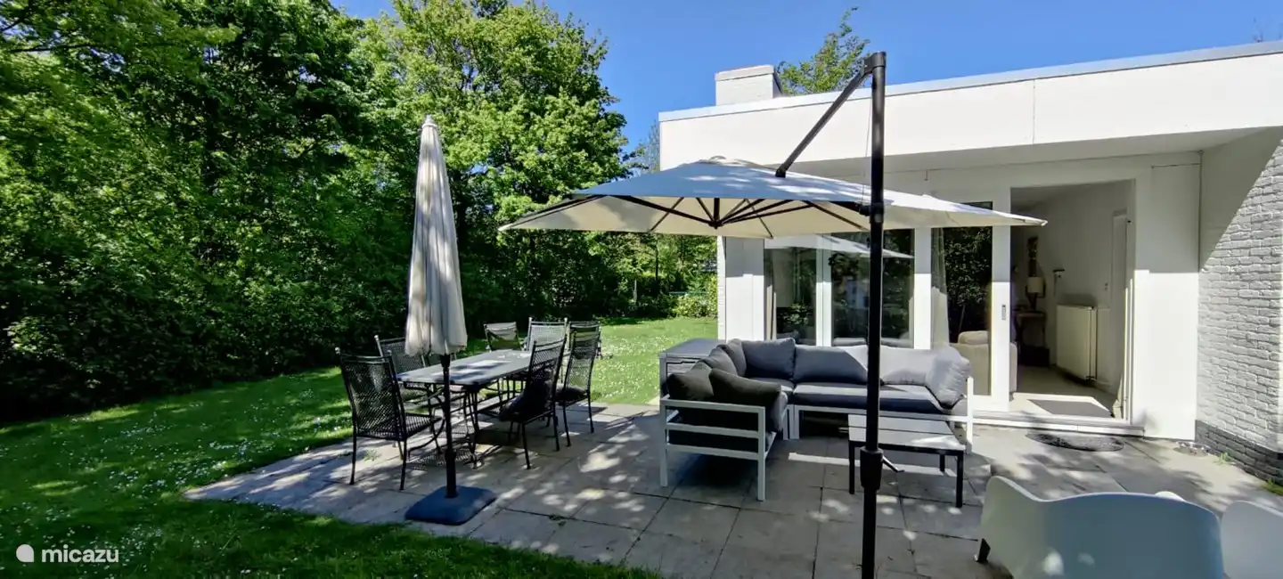 Détendez-vous sur le canapé du salon