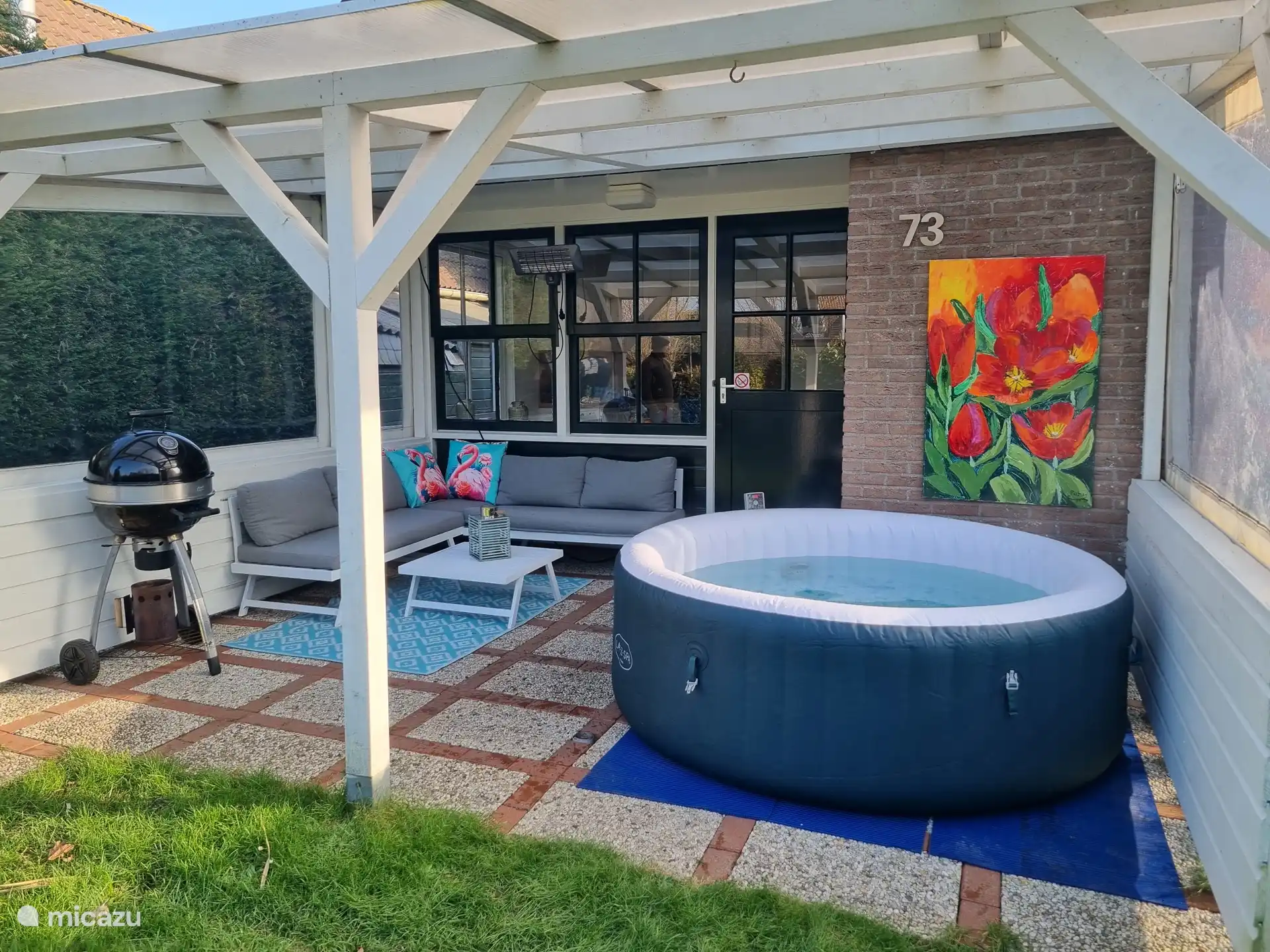 En été, le jacuzzi est déplacé sur la terrasse arrière privée, disponible pour un coût supplémentaire de 85 €.