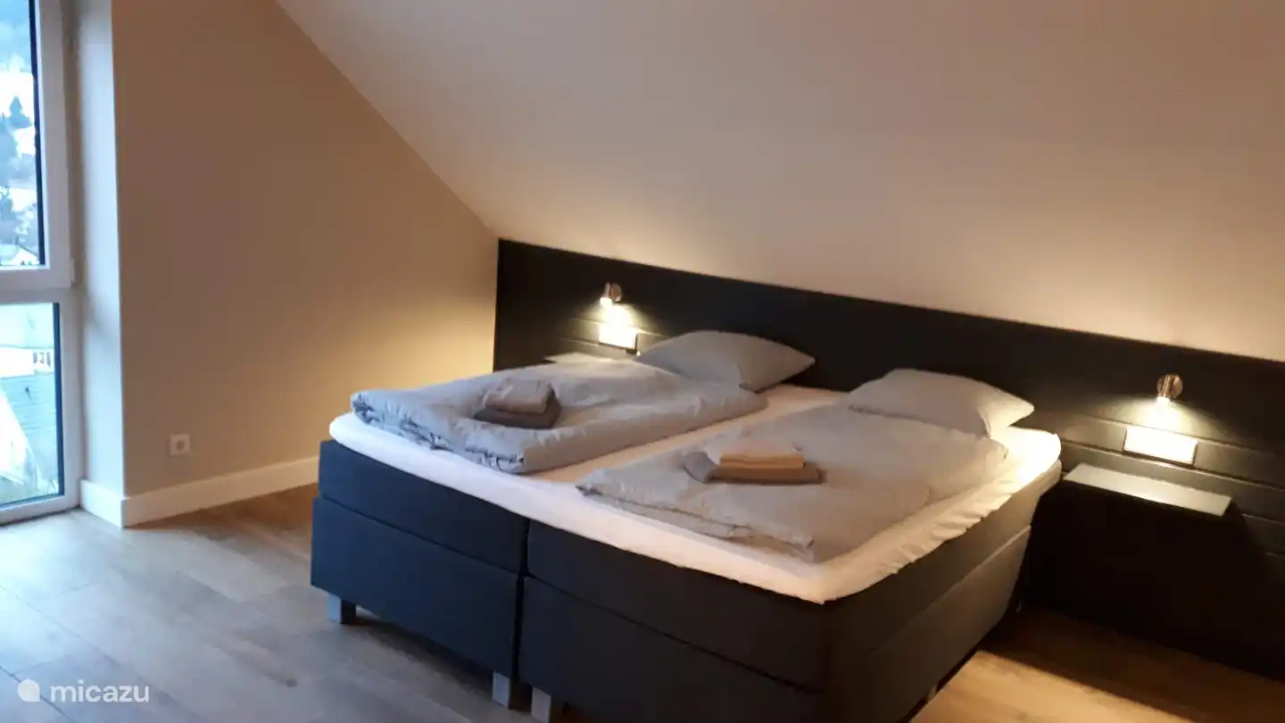 Dormitorio 3 en el segundo piso al frente con una cama doble con somier