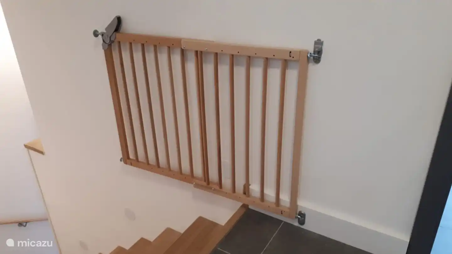 Puertas de escalera en cada escalera