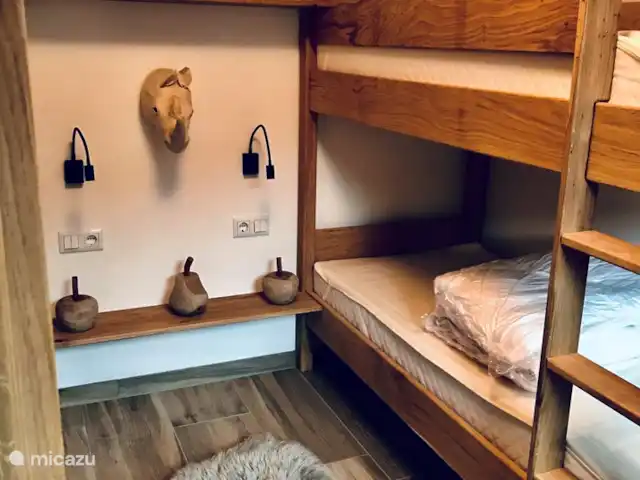 Location de Vacances Autriche, Salzburgerland, Krimml, cabane en bois / lodge - Wasserfall Lodge / Style alpin Lits superposés spacieux adaptés aux adultes, mais aussi agréables pour que les enfants aient leur propre chambre. Pas de dispute pour savoir qui est autorisé à s'allonger à l'étage avec 2 enfants
