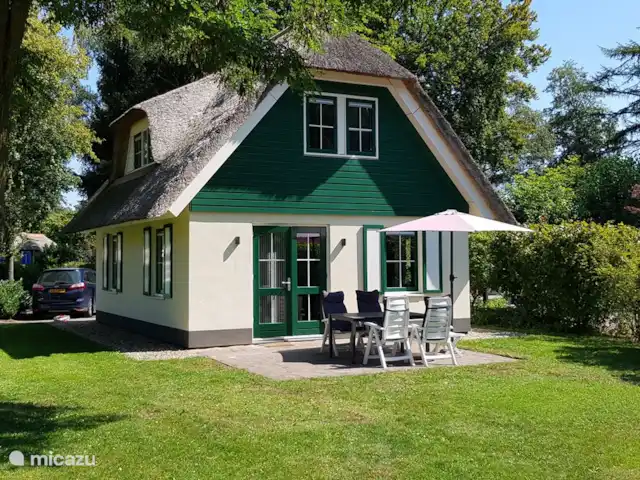 Salland Vakantie huren in Nederland, Overijssel, Heeten - vakantiehuis Grote besloten achtertuin met zonnig terras op ZW.
Vroeg in de ochtend zijn vaak eekhoorns te zien.
