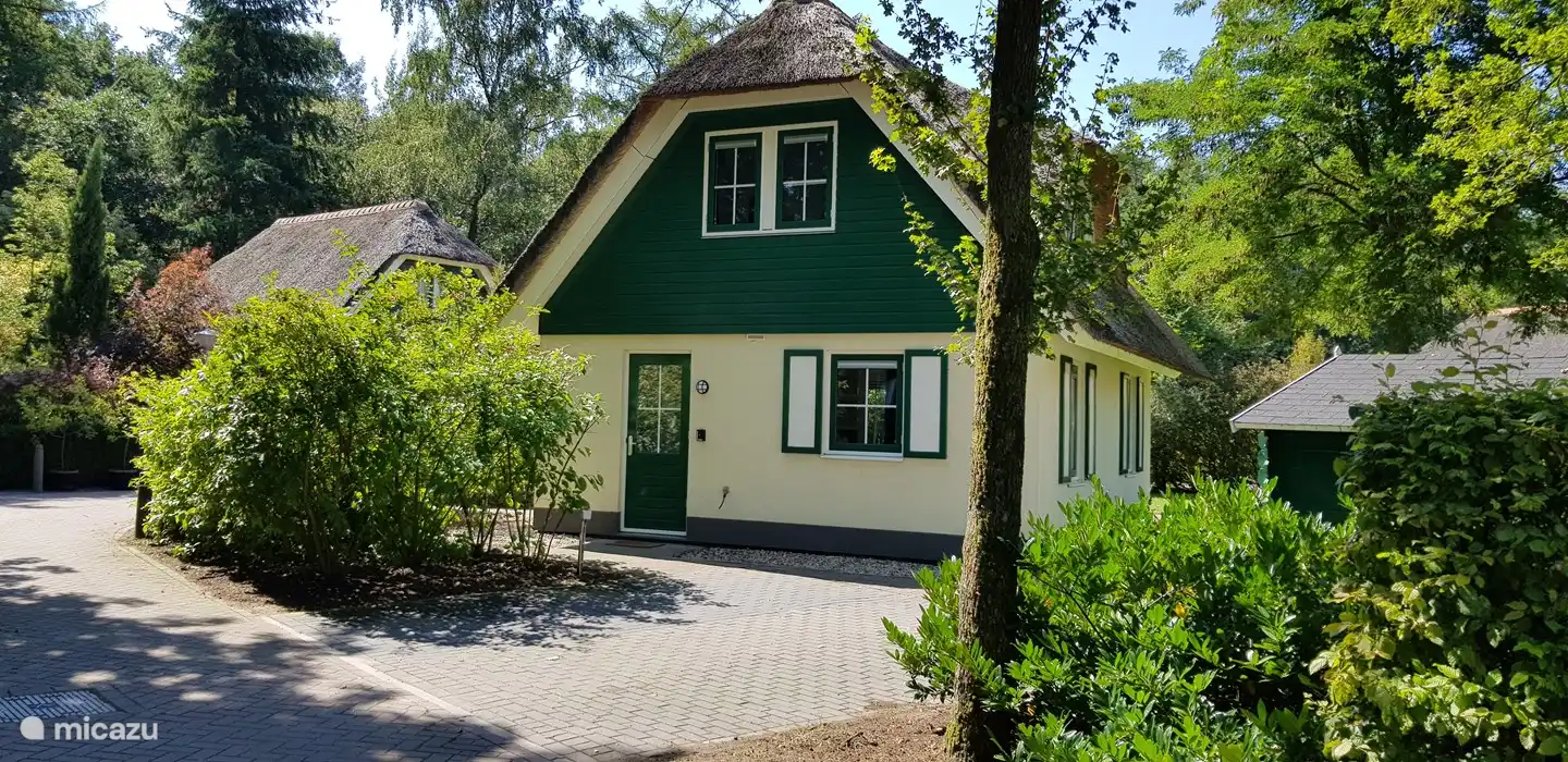 Veel privacy door groen rondom en rustige ligging op het park.