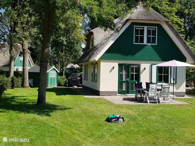 Salland Vakantie huren in Nederland, Overijssel, Heeten - vakantiehuis Het de ruime achtertuin wordt onderhouden door de maairobot en het sproeisysteem