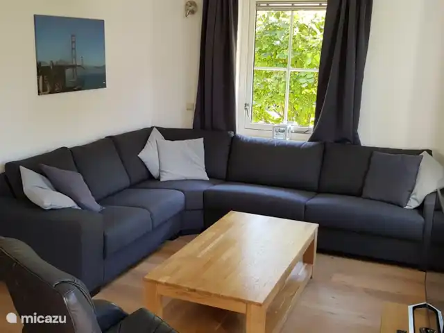 Salland Vakantie huren in Nederland, Overijssel, Heeten - vakantiehuis De woning is nieuw ingericht. De ruime hoekbank geeft voldoende plek voor de hele familie.
