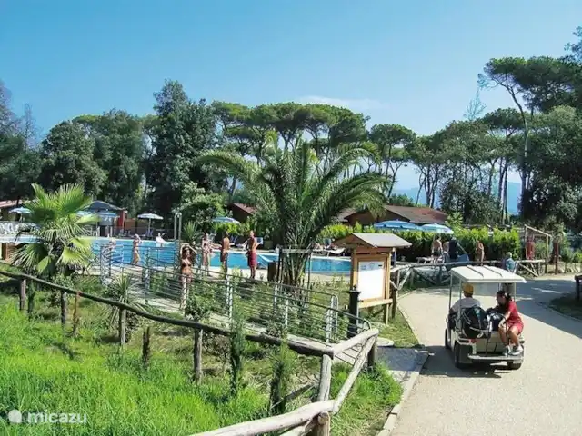 Italie, Proche Mer, Pise et Lucques | Italie, Toscane, Viareggio - cabane en bois / lodge accès à la piscine avec bassin pour enfants et bambins