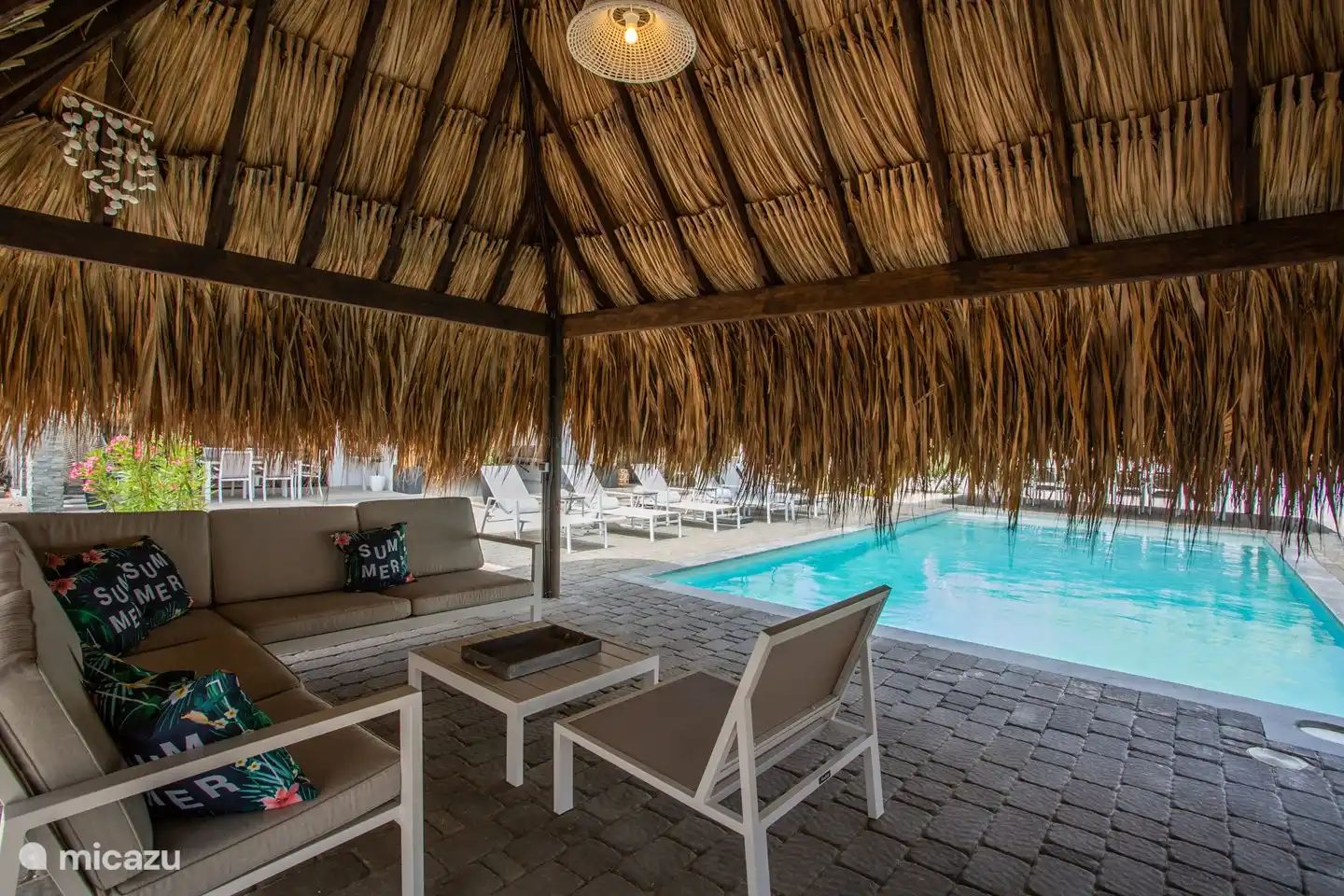 Palapa mit Loungebereich
