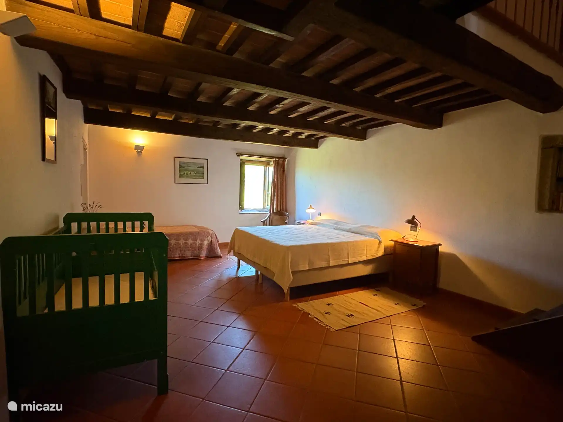 Bedroom 1 on the west with double bed (1.80x2.00 cm), extra bed and cot. Private bathroom upstairs