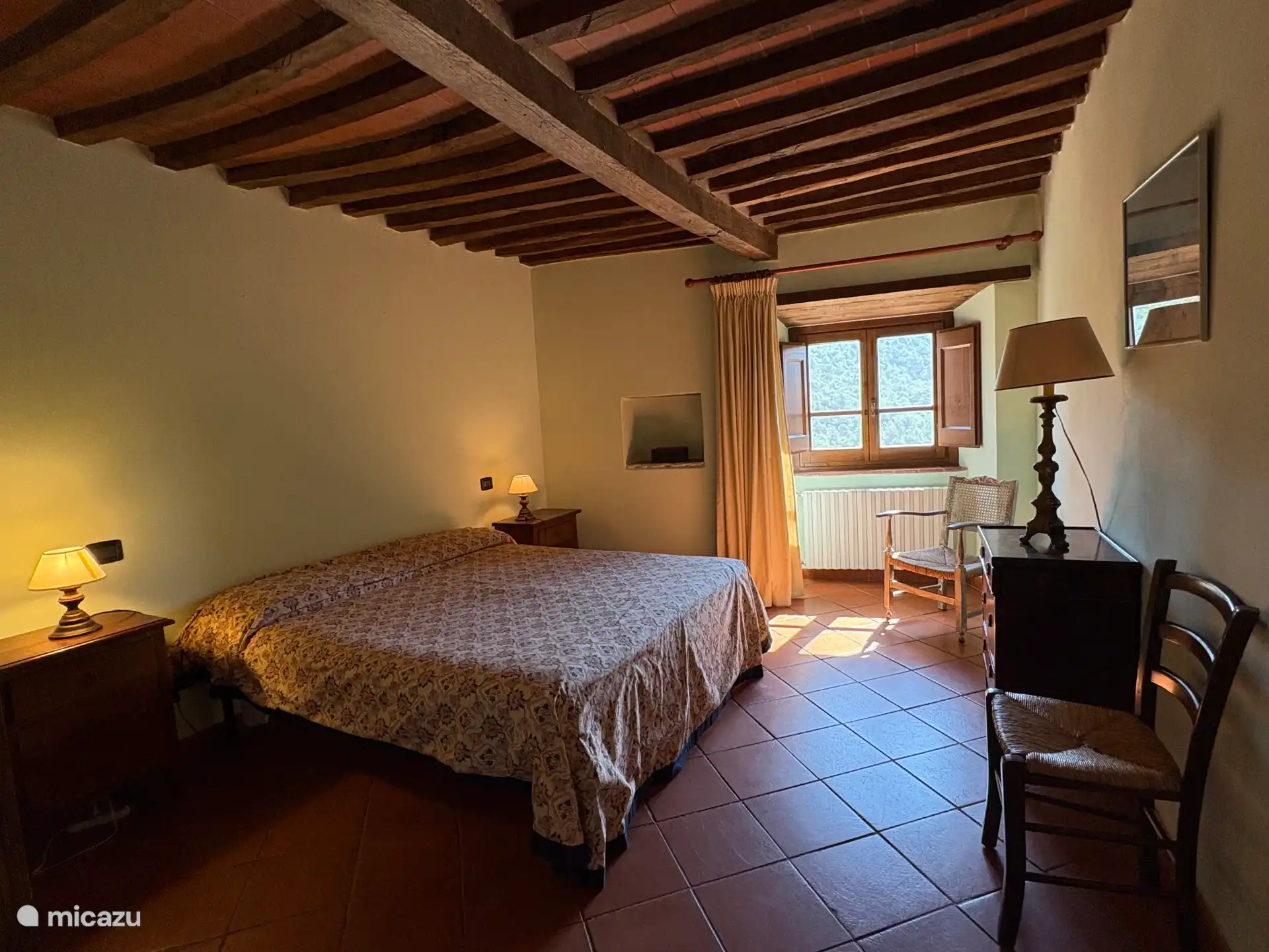 Bedroom 2 on the east with double bed (1.60x1.90 cm) and bathroom in the hallway