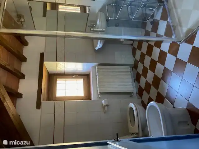 Bathroom in bedroom 6 with rain shower, toilet, bidet and sink