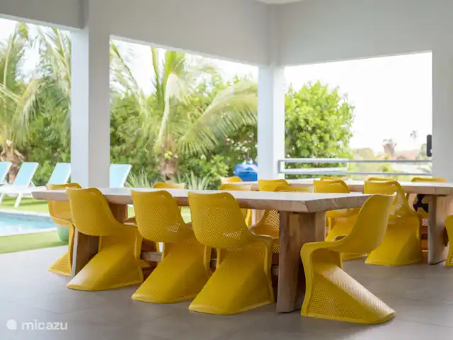Résidence SeLaVi Curaçao | Curaçao, Banda Ariba (est), Vista Royal - villa Porche avec tables à manger