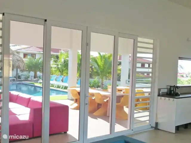 Résidence SeLaVi Curaçao | Curaçao, Banda Ariba (est), Vista Royal - villa vue depuis le coin salon sur le porche