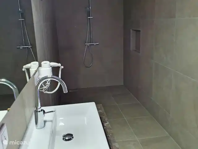 Résidence SeLaVi Curaçao | Curaçao, Banda Ariba (est), Vista Royal - villa Chambre à coucher principale Salle de bain Douche à l'italienne