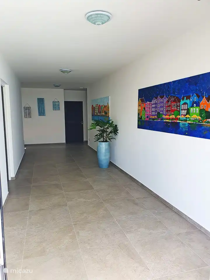 Aankomst hal beneden  