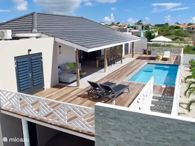 Vue sur la mer tropicale | Curaçao, Banda Ariba (est), Vista Royal - villa Belles zones de détente, assises, couchées, ensoleillées et ombragées. . .